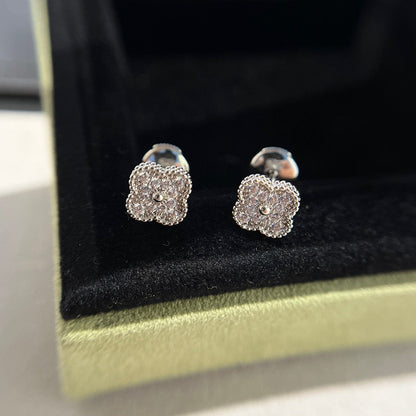 ¡®AuraJewelry¡¯CLOVER MINI DIAMOND STUD EARRINGS