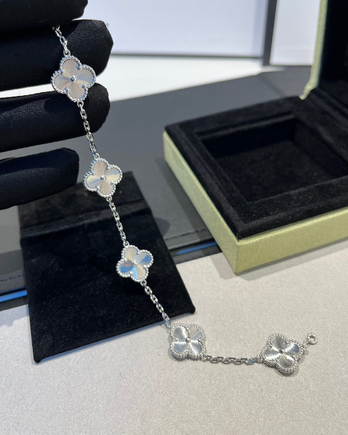 [AuraJewelry]New  CLOVER 5 MOTIF LASER BRACELET COLLECTION
