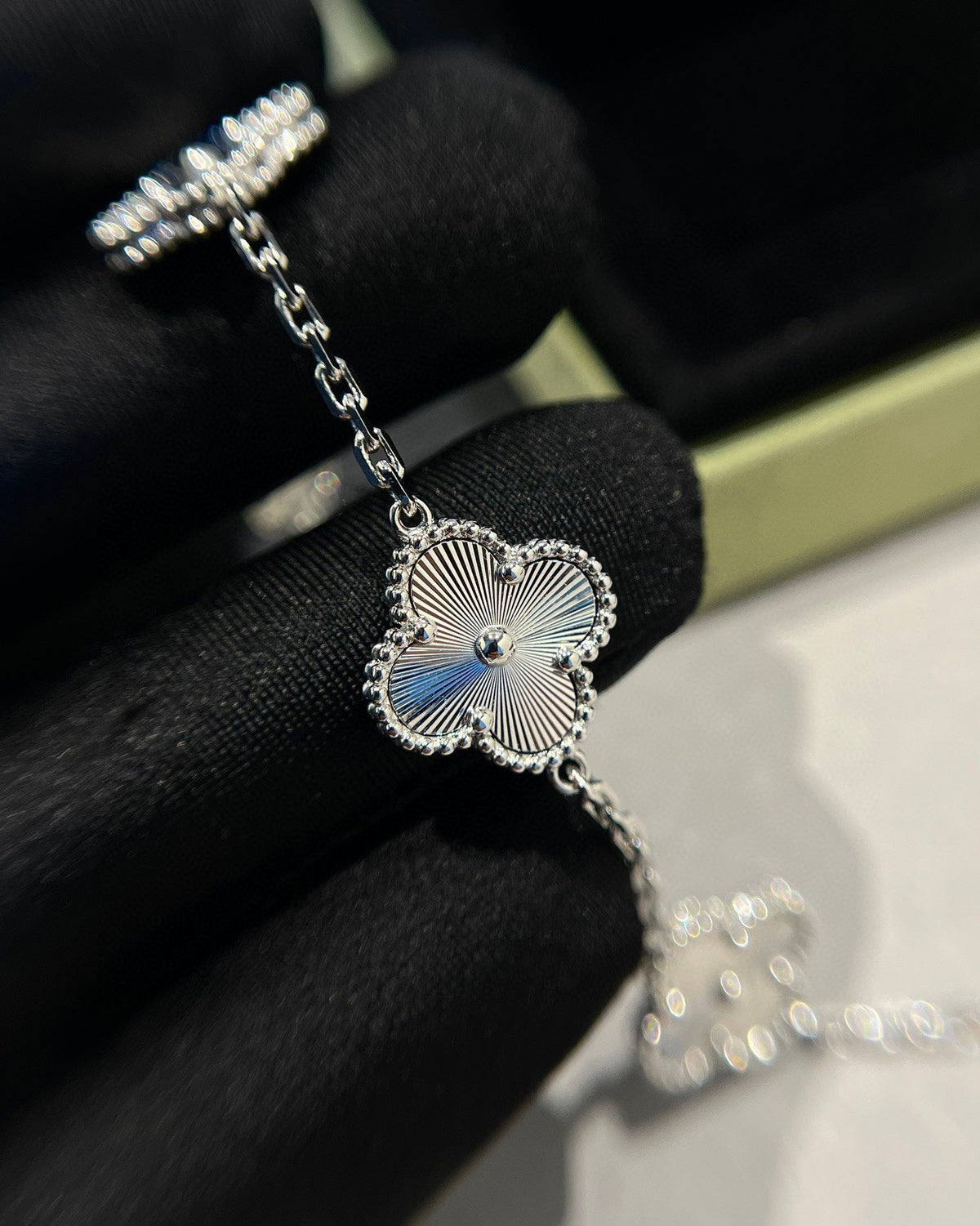 [AuraJewelry]New  CLOVER 5 MOTIF LASER BRACELET COLLECTION