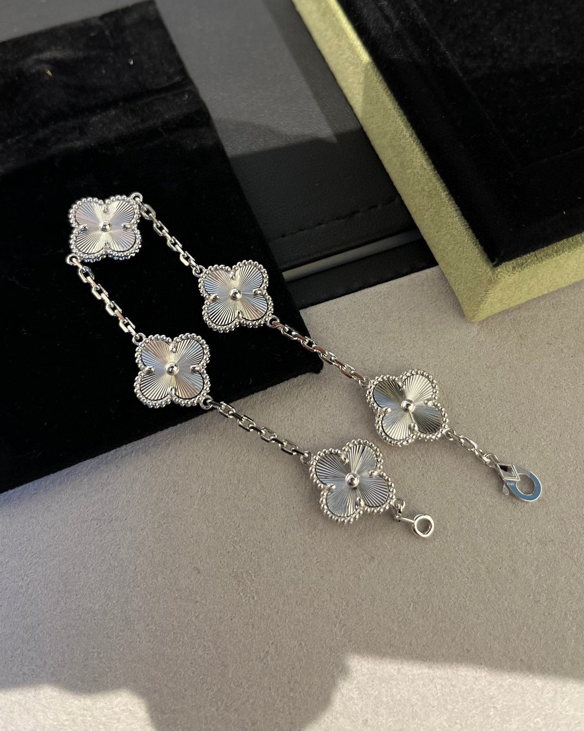 [AuraJewelry]New  CLOVER 5 MOTIF LASER BRACELET COLLECTION